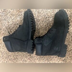 Timberland Men’s Suede Boots Size 6 Will Fit Women’s Size 8